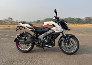 Bajaj Pulsar NS200 Right View