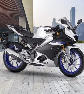 Yamaha R15 M